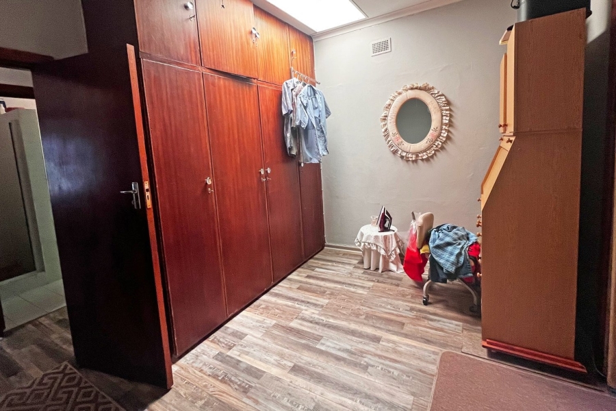 6 Bedroom Property for Sale in Hartenbos Central Western Cape
